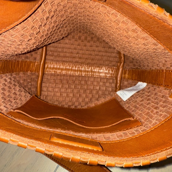 Madewell Brown Mini Bucket Tote with Textured Design - Picture 8 of 8